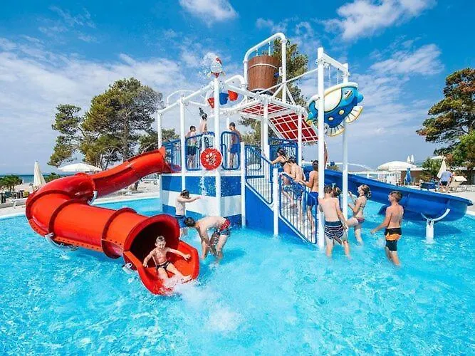 Mobile Homes In Zaton Holiday Resort, With Large Pool Area Holiday home Zaton (Zadar)
