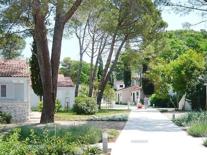 Mobile Homes In Zaton Holiday Resort, With Large Pool Area Croatia